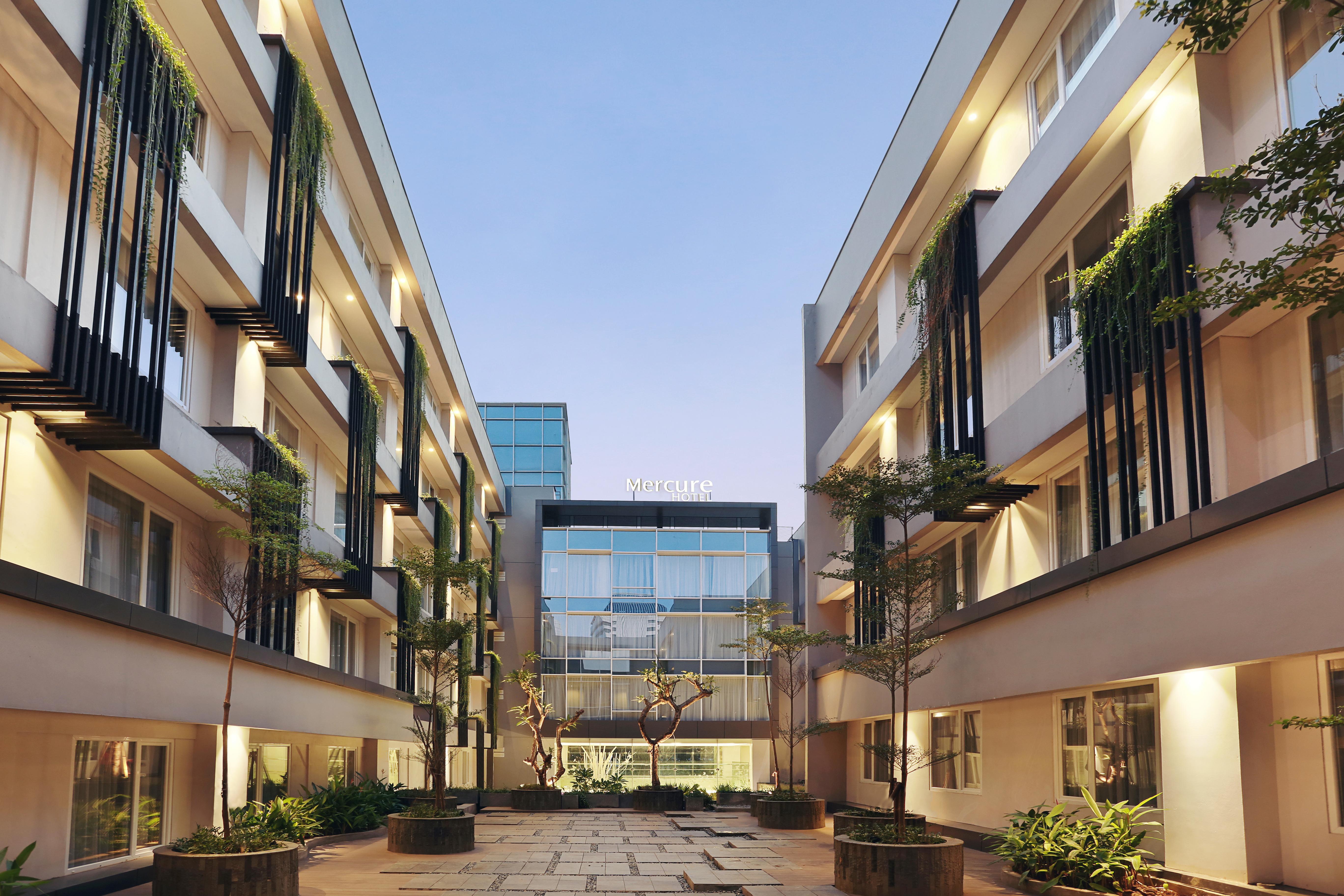 Mercure Jakarta Sabang Exterior photo